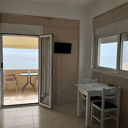 Pelini Apartment Каламаки Екстериор снимка