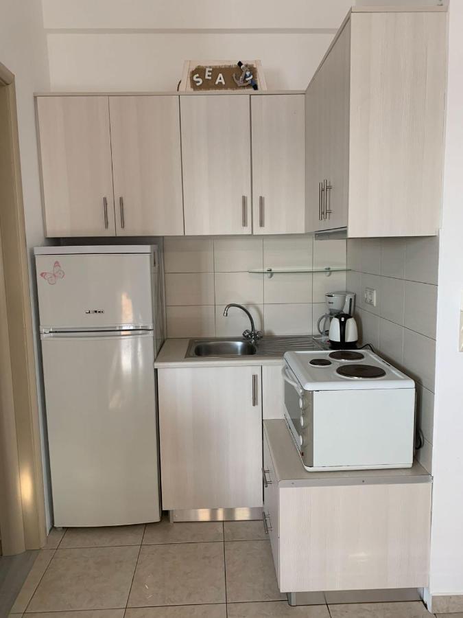 Pelini Apartment Каламаки Екстериор снимка
