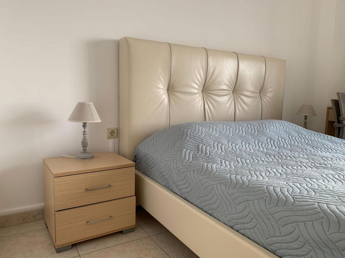 Pelini Apartment Каламаки Екстериор снимка