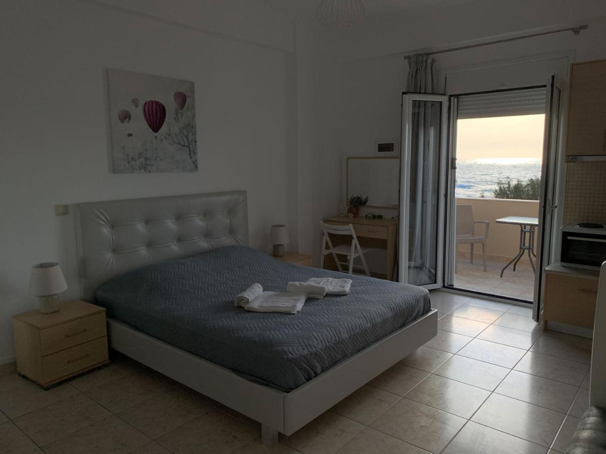 Pelini Apartment Каламаки Екстериор снимка