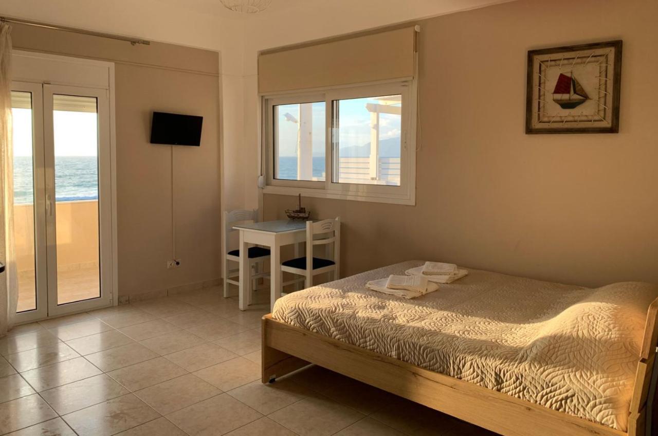 Pelini Apartment Каламаки Екстериор снимка