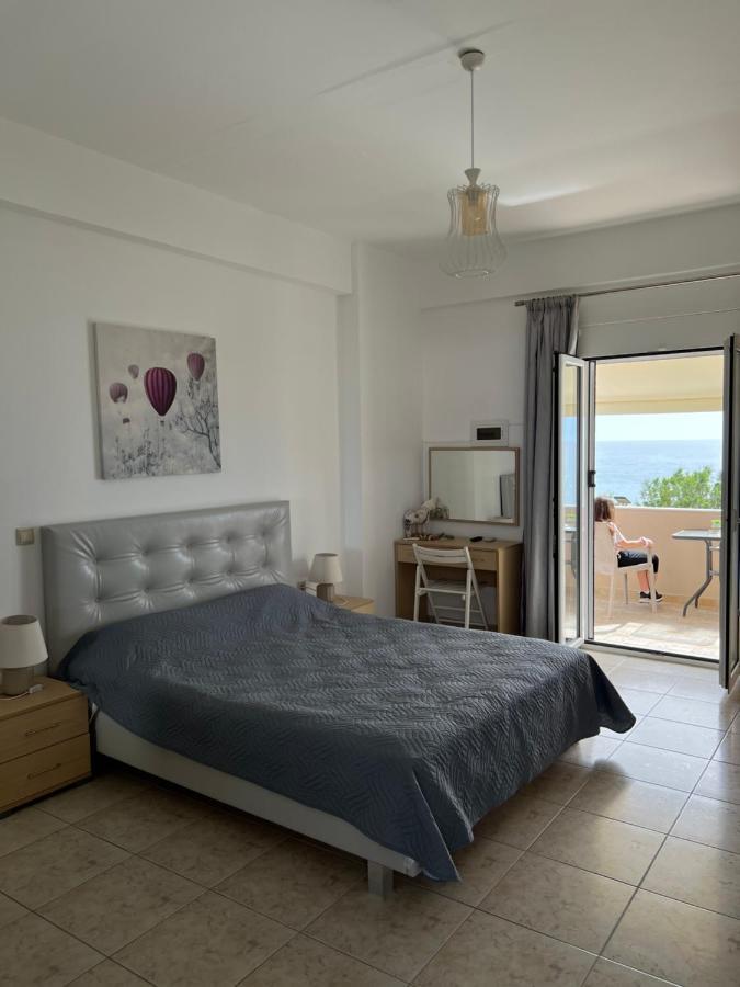Pelini Apartment Каламаки Екстериор снимка