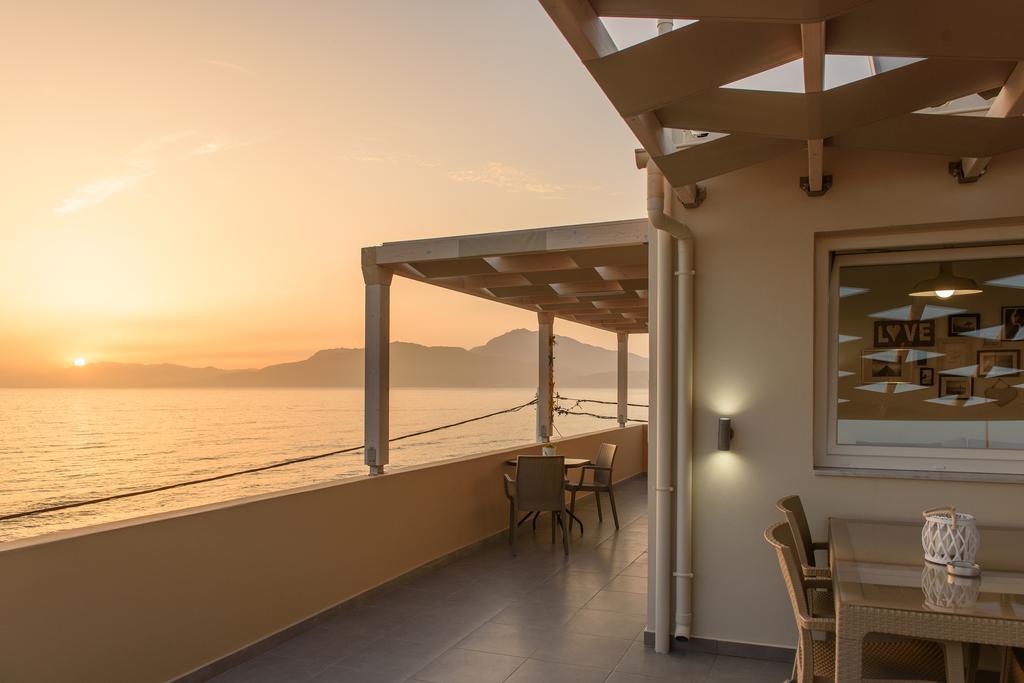 Pelini Apartment Каламаки Екстериор снимка